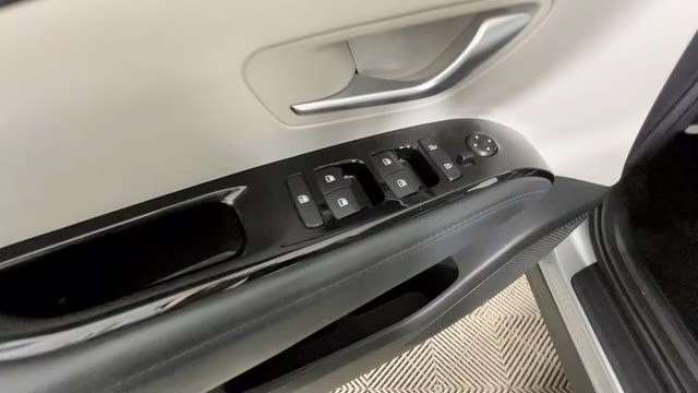 2023 Shimmering Silver Hyundai Tucson Limited AWD SUV