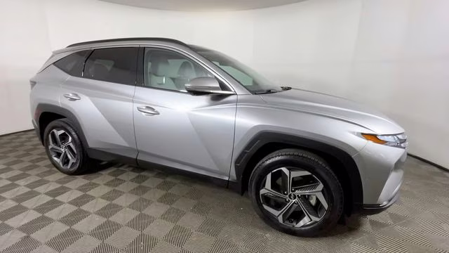 2023 Shimmering Silver Hyundai Tucson Limited AWD SUV
