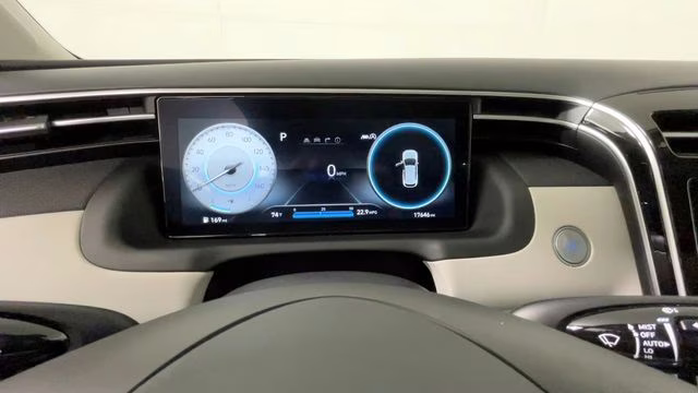 2023 Shimmering Silver Hyundai Tucson Limited AWD SUV