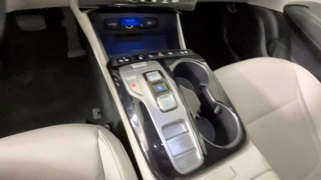 2023 Shimmering Silver Hyundai Tucson Limited AWD SUV