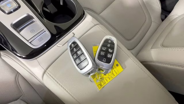 2023 Shimmering Silver Hyundai Tucson Limited AWD SUV