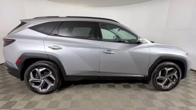 2023 Shimmering Silver Hyundai Tucson Limited AWD SUV