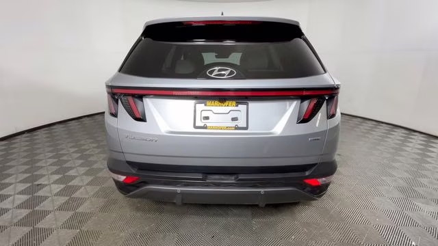 2023 Shimmering Silver Hyundai Tucson Limited AWD SUV