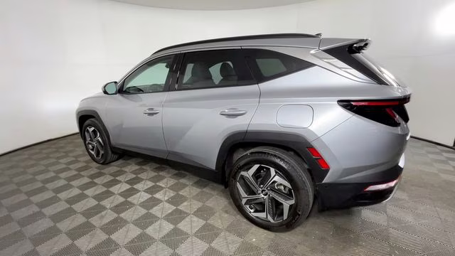 2023 Shimmering Silver Hyundai Tucson Limited AWD SUV