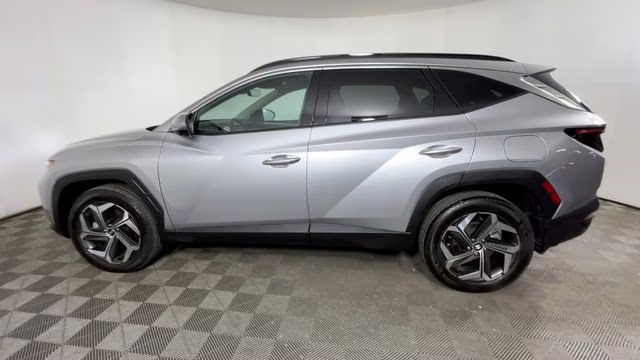 2023 Shimmering Silver Hyundai Tucson Limited AWD SUV