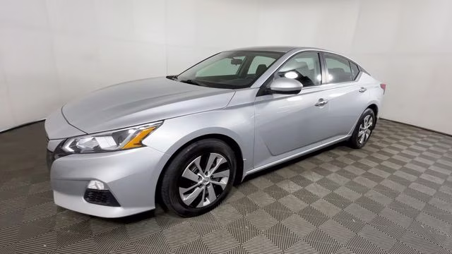 2021 Brilliant Silver Metallic Nissan Altima 2.5 S FWD Sedan