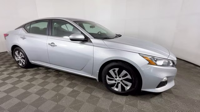 2021 Brilliant Silver Metallic Nissan Altima 2.5 S FWD Sedan