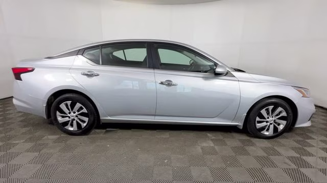 2021 Brilliant Silver Metallic Nissan Altima 2.5 S FWD Sedan
