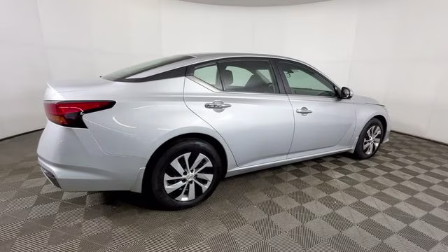 2021 Brilliant Silver Metallic Nissan Altima 2.5 S FWD Sedan