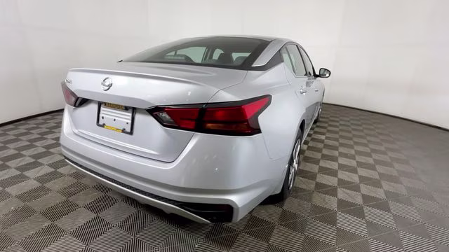 2021 Brilliant Silver Metallic Nissan Altima 2.5 S FWD Sedan
