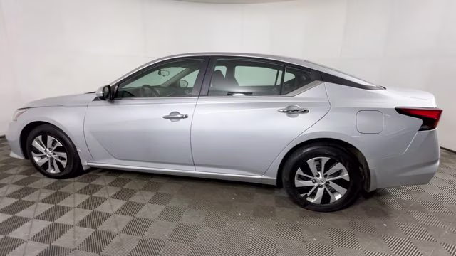 2021 Brilliant Silver Metallic Nissan Altima 2.5 S FWD Sedan