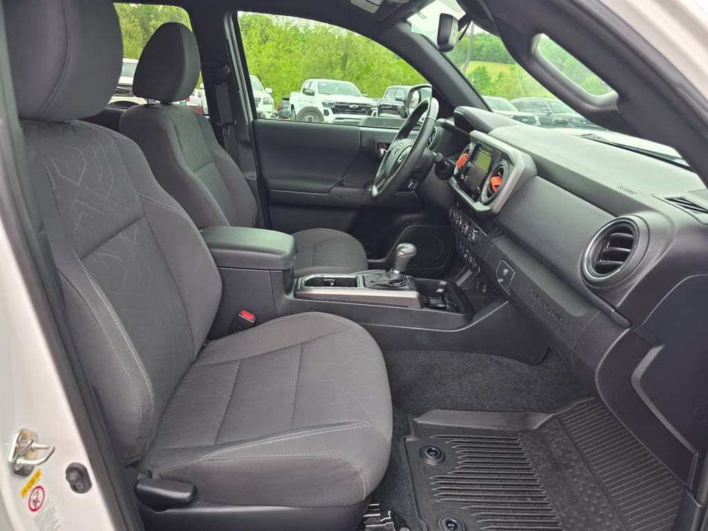 2019 Super White Toyota Tacoma TRD Sport 4X4 Truck
