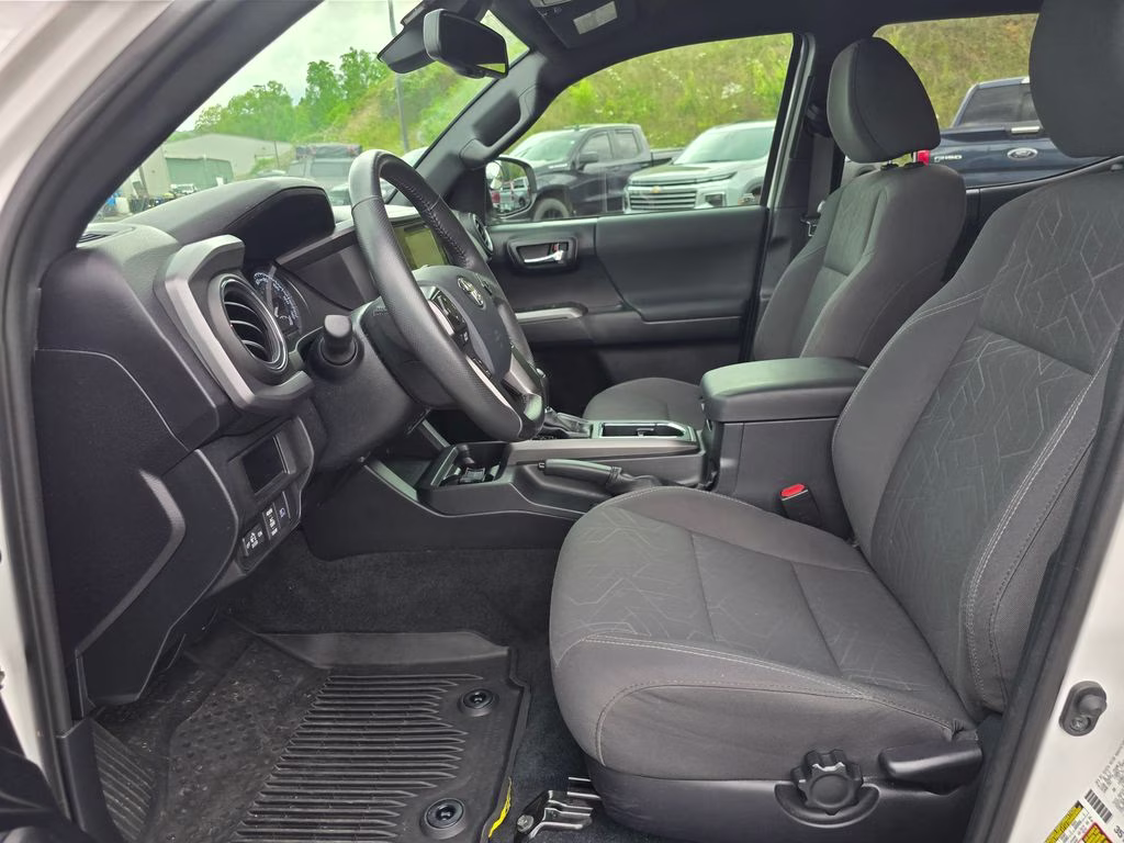 2019 Super White Toyota Tacoma TRD Sport 4X4 Truck