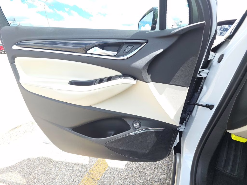 2023 White Frost Tricoat Buick Enclave Essence FWD SUV