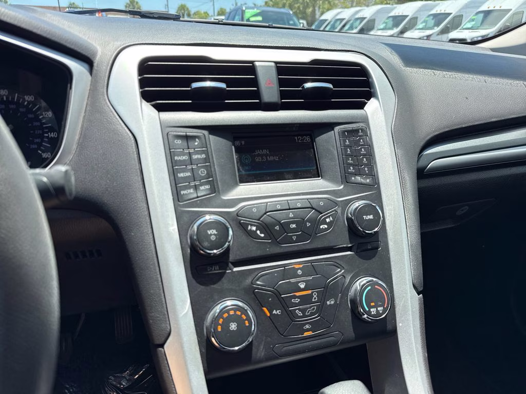 2015 Magnetic Ford Fusion SE FWD Sedan