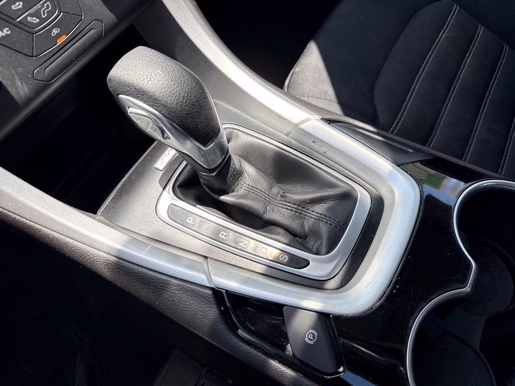 2015 Magnetic Ford Fusion SE FWD Sedan