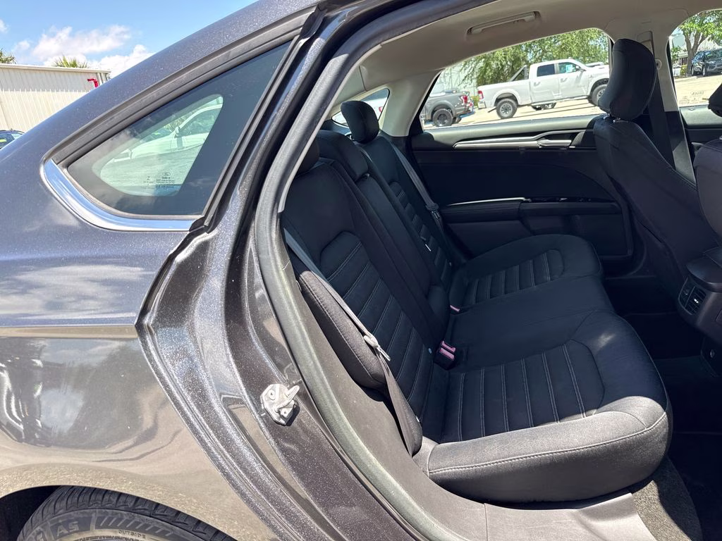 2015 Magnetic Ford Fusion SE FWD Sedan