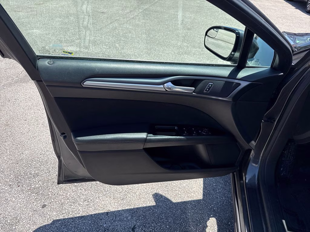 2015 Magnetic Ford Fusion SE FWD Sedan