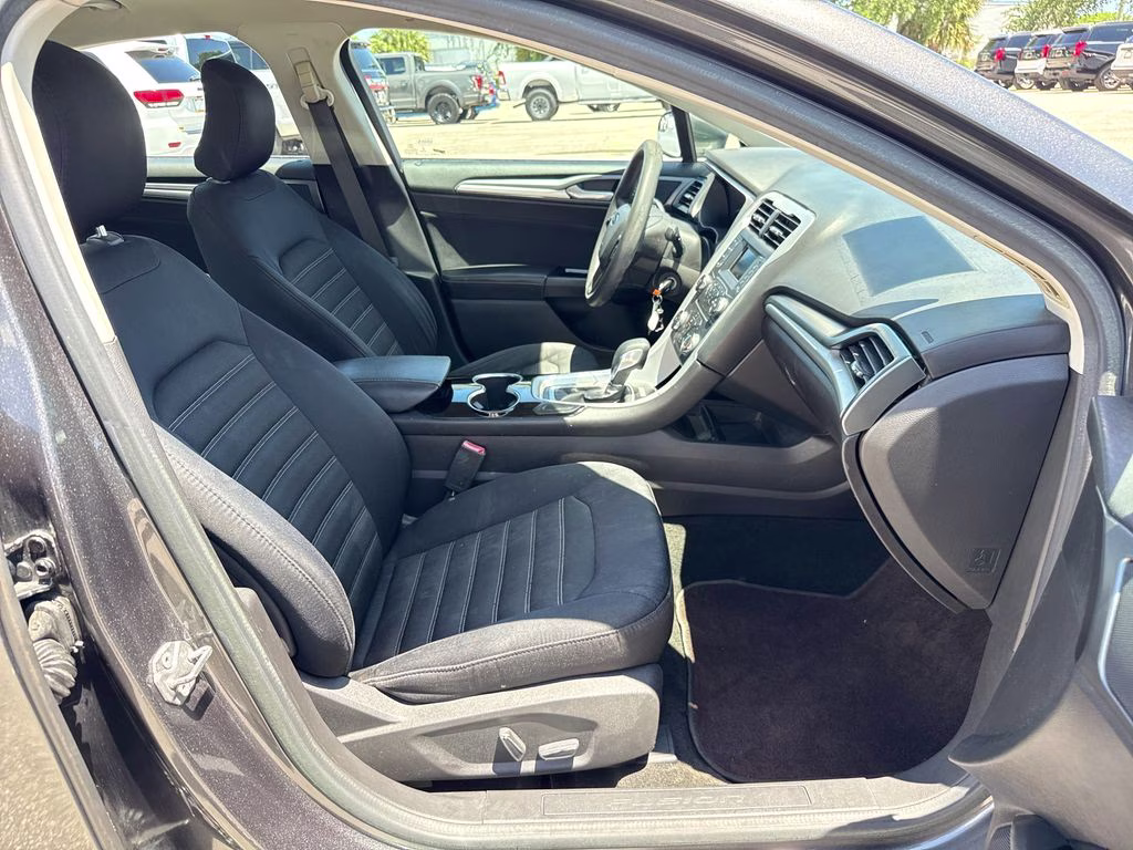 2015 Magnetic Ford Fusion SE FWD Sedan