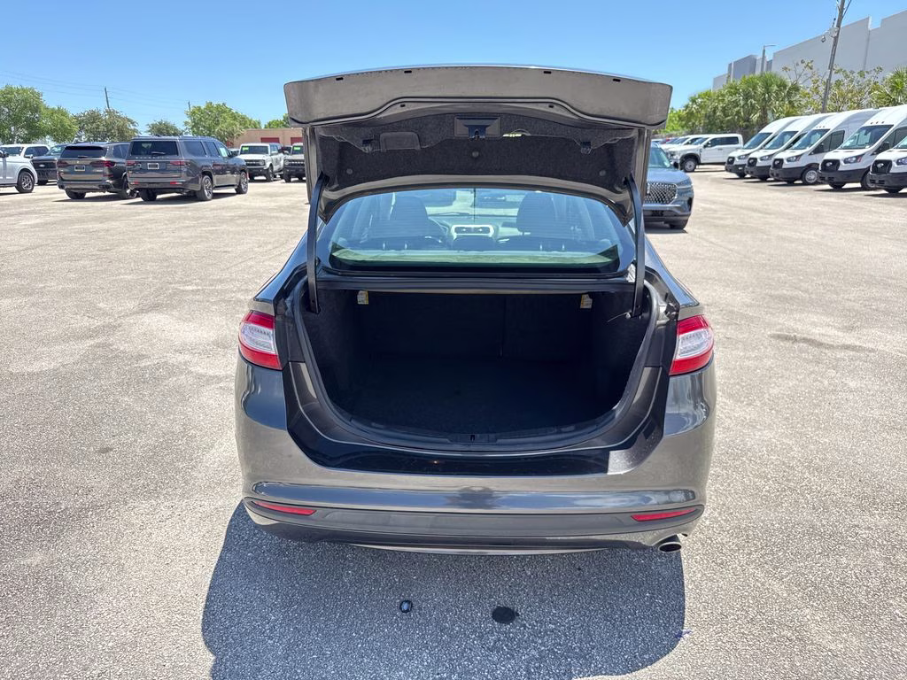 2015 Magnetic Ford Fusion SE FWD Sedan