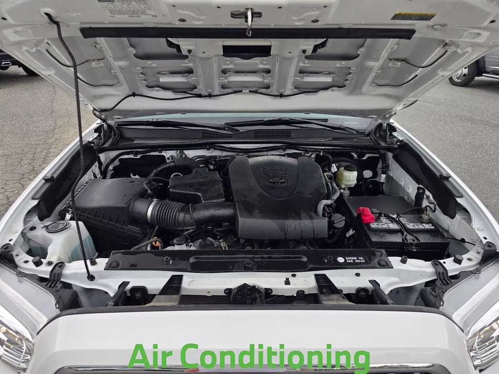 2019 Super White Toyota Tacoma TRD Sport 4X4 Truck