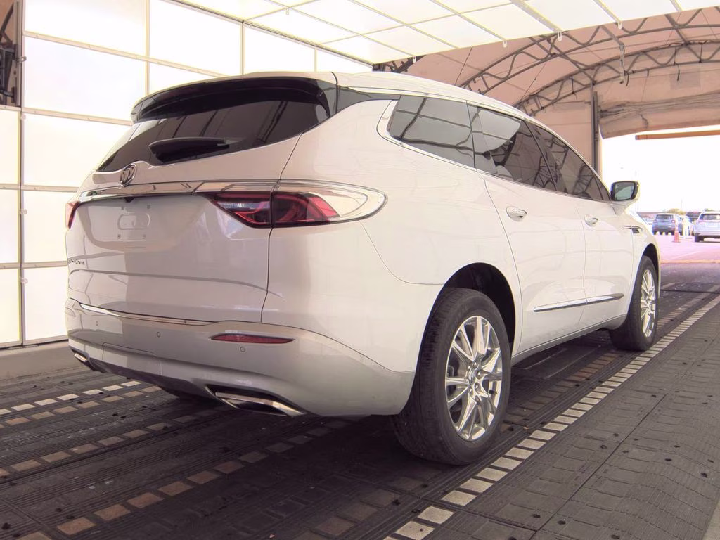2023 White Frost Tricoat Buick Enclave Essence FWD SUV