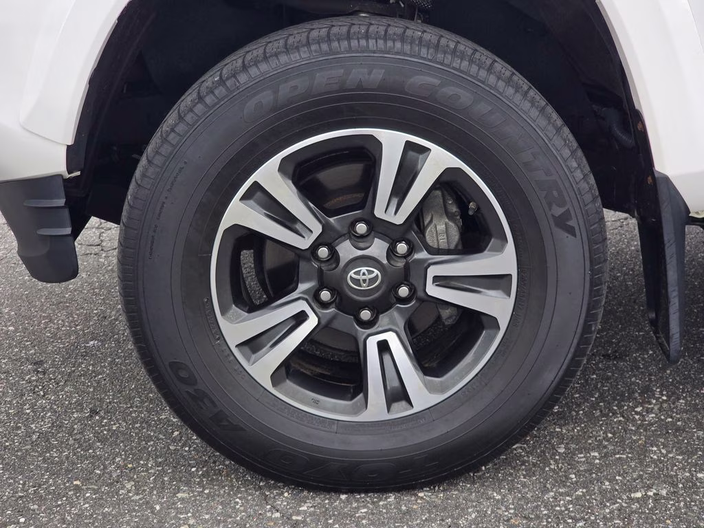 2019 Super White Toyota Tacoma TRD Sport 4X4 Truck