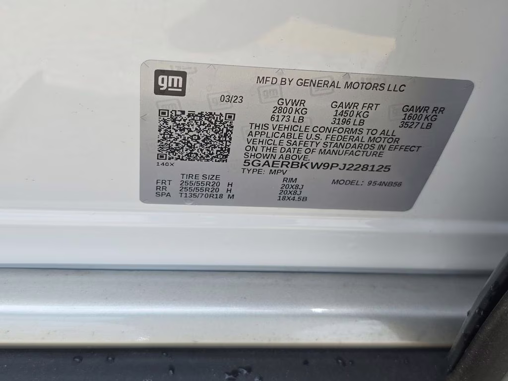 2023 White Frost Tricoat Buick Enclave Essence FWD SUV