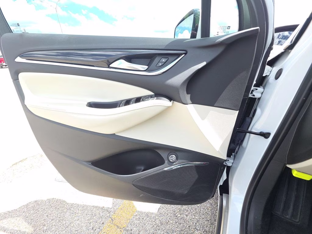 2023 White Frost Tricoat Buick Enclave Essence FWD SUV