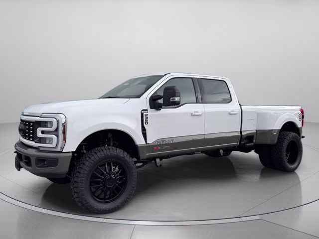 2026 Star White Metallic Tri-Coat Ford Super Duty F-350 DRW Valor Lift 4X4 Truck