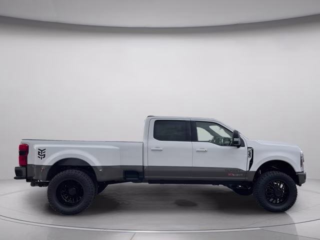 2026 Star White Metallic Tri-Coat Ford Super Duty F-350 DRW Valor Lift 4X4 Truck