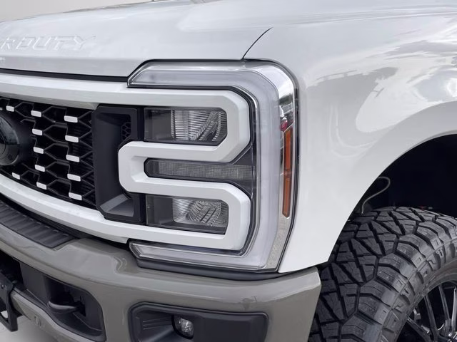2026 Star White Metallic Tri-Coat Ford Super Duty F-350 DRW Valor Lift 4X4 Truck