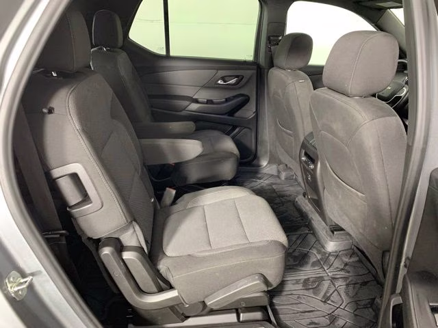 2023 Sterling Gray Metallic Chevrolet Traverse LT AWD SUV