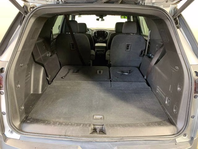 2023 Sterling Gray Metallic Chevrolet Traverse LT AWD SUV