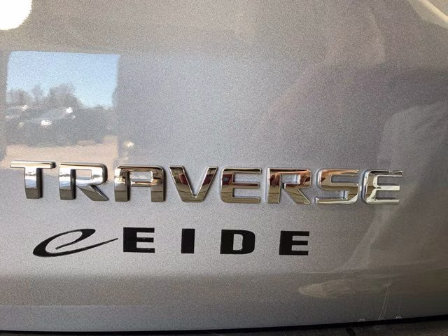 2023 Sterling Gray Metallic Chevrolet Traverse LT AWD SUV