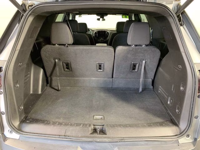 2023 Sterling Gray Metallic Chevrolet Traverse LT AWD SUV