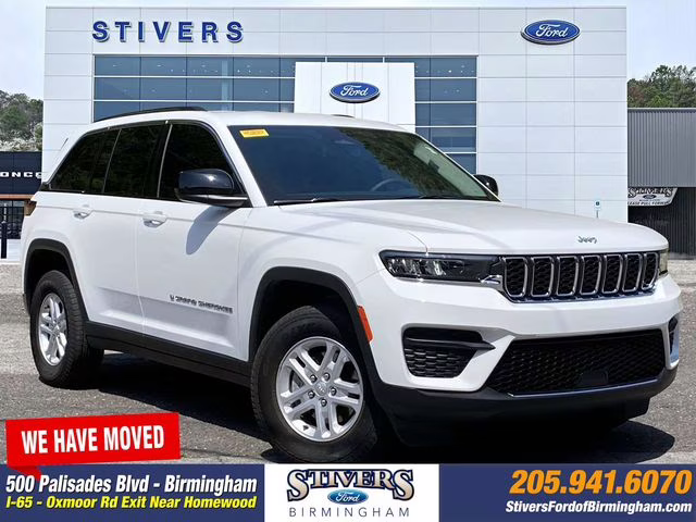 2023 Bright White Clearcoat Jeep Grand Cherokee Laredo 4X4 SUV