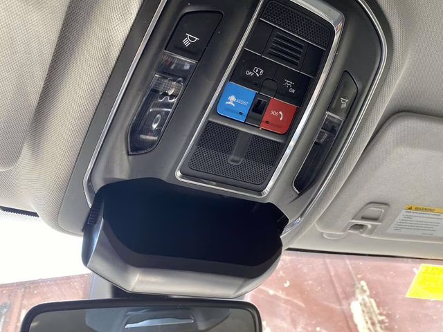 2023 Bright White Clearcoat Jeep Grand Cherokee Laredo 4X4 SUV