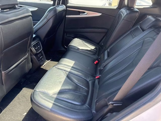 2019 White Platinum Clearcoat Metallic Lincoln Nautilus Select AWD SUV