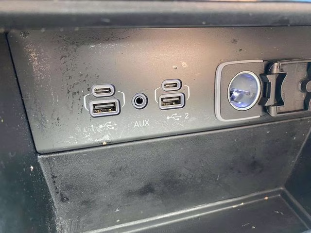 2023 Bright White Clearcoat Jeep Grand Cherokee Laredo 4X4 SUV