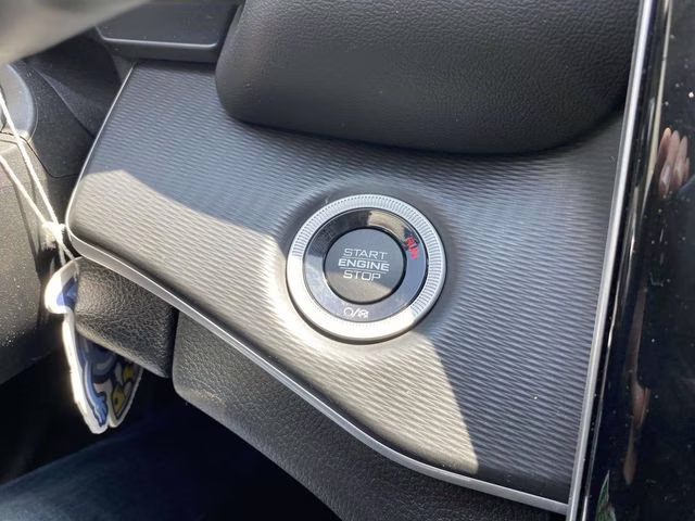 2023 Bright White Clearcoat Jeep Grand Cherokee Laredo 4X4 SUV