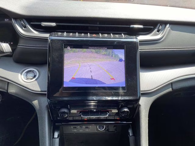 2023 Bright White Clearcoat Jeep Grand Cherokee Laredo 4X4 SUV