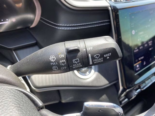 2023 Bright White Clearcoat Jeep Grand Cherokee Laredo 4X4 SUV