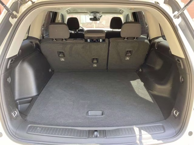 2023 Bright White Clearcoat Jeep Grand Cherokee Laredo 4X4 SUV