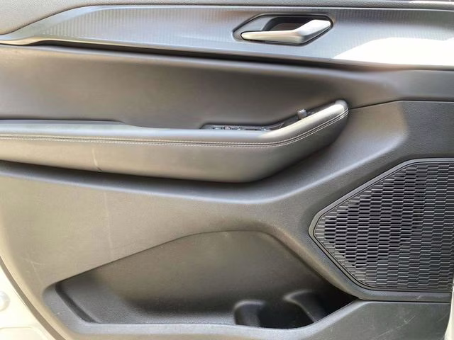 2023 Bright White Clearcoat Jeep Grand Cherokee Laredo 4X4 SUV