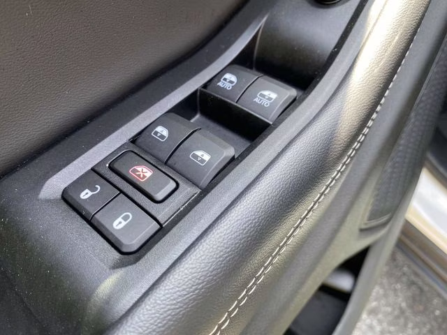 2023 Bright White Clearcoat Jeep Grand Cherokee Laredo 4X4 SUV