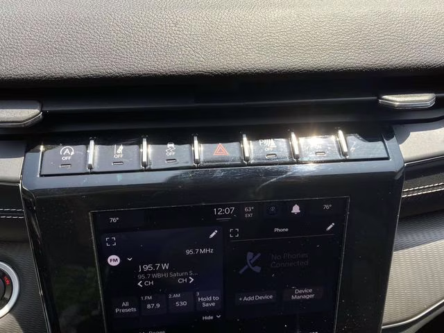 2023 Bright White Clearcoat Jeep Grand Cherokee Laredo 4X4 SUV