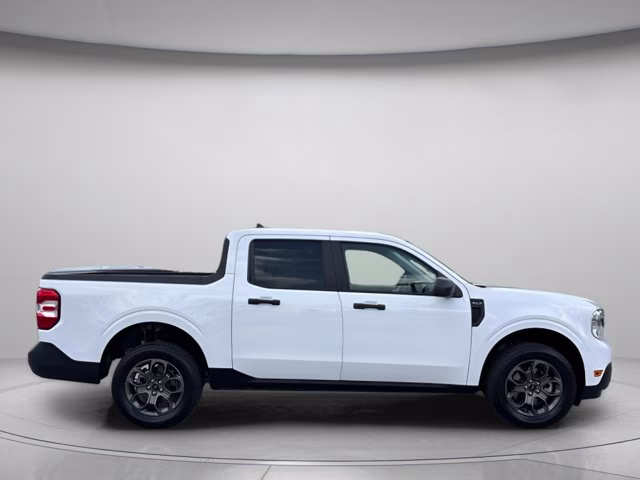 2023 Oxford White Ford Maverick XLT FWD Truck