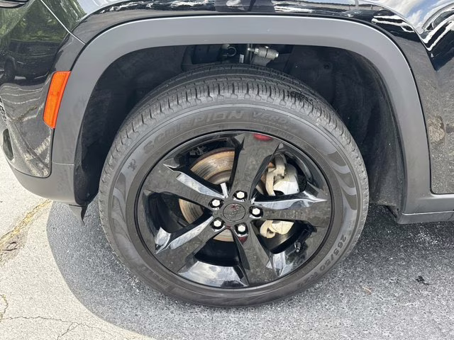 2025 Diamond Black Crystal Pearlcoat Jeep Grand Cherokee Limited 4X4 SUV