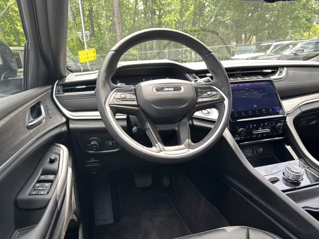 2025 Diamond Black Crystal Pearlcoat Jeep Grand Cherokee Limited 4X4 SUV